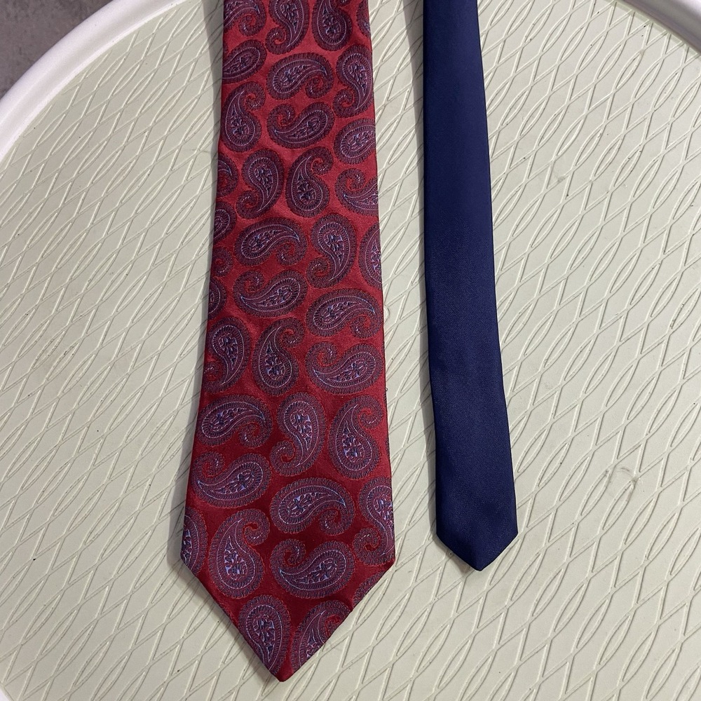 Tommy‎ Hilfiger 100% Silk Tie Red & Blue Paisley Pattern  59" x 3.5"